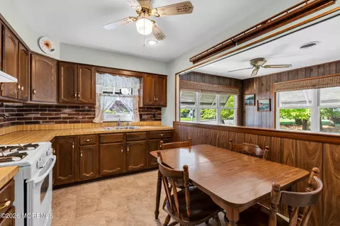 Kitchen - 31 Millbrook Ct, Toms River, NJ 08757 photo 2 of 4