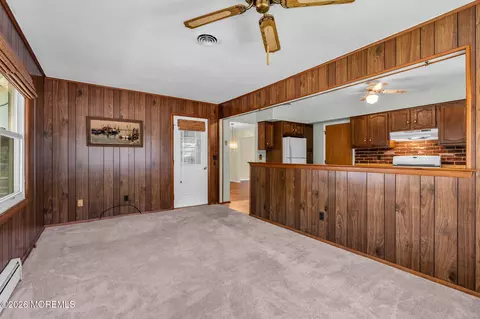 Living - 31 Millbrook Ct, Toms River, NJ 08757 photo 7 of 8