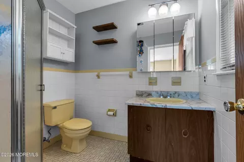 Bath - 31 Millbrook Ct, Toms River, NJ 08757 photo 1 of 2