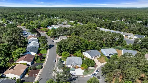 View/Area - 31 Millbrook Ct, Toms River, NJ 08757 photo 2 of 9