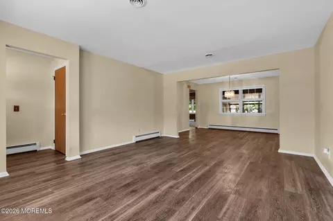 Living - 31 Millbrook Ct, Toms River, NJ 08757 photo 2 of 8