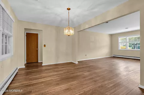 Living - 31 Millbrook Ct, Toms River, NJ 08757 photo 4 of 8