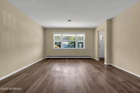 Living - 31 Millbrook Ct, Toms River, NJ 08757 photo 3 of 8