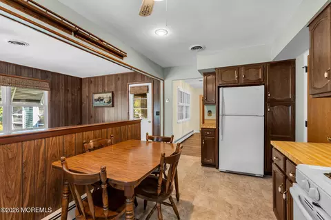 Dining - 31 Millbrook Ct, Toms River, NJ 08757 photo 5 of 6