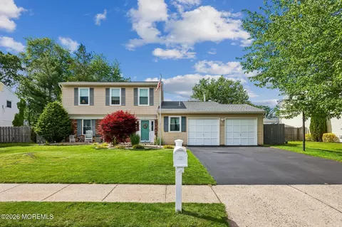 7 Stowe Ln, Howell, NJ 07731