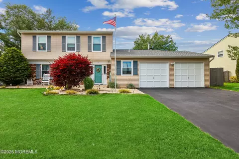 7 Stowe Ln, Howell, NJ 07731