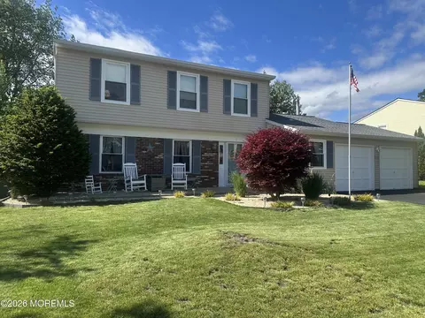 7 Stowe Ln, Howell, NJ 07731