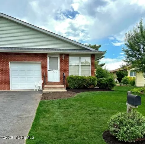 24 Magnolia Rd, Manahawkin, NJ 08050