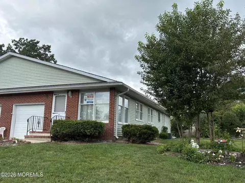 24 Magnolia Rd, Manahawkin, NJ 08050