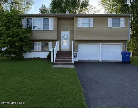 13 Nicholas Dr, Old Bridge, NJ 08857
