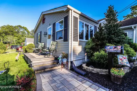 80 Elm St, Spotswood, NJ 08884