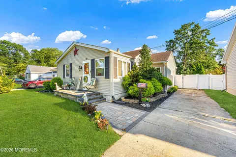 80 Elm St, Spotswood, NJ 08884