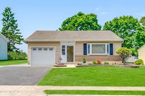32 Carlisle Rd, Toms River, NJ 08757