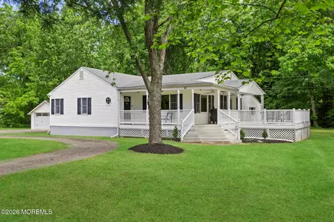 23 Bloomer Dr, Burlington, NJ 08016