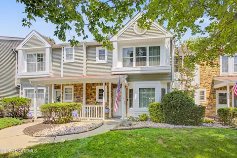 7 Horseshoe Ct, Tinton Falls, NJ 07753