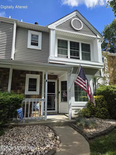 7 Horseshoe Ct, Tinton Falls, NJ 07753