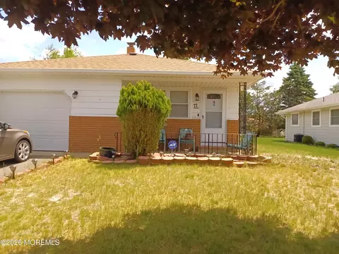 77 Puerto Vallarta St, Toms River, NJ 08757