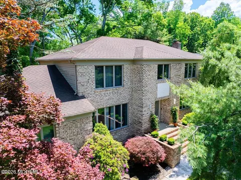 16 Leonard Dr, Morganville, NJ 07751
