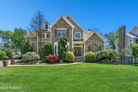 1 Hartman Ct, Clark, NJ 07066