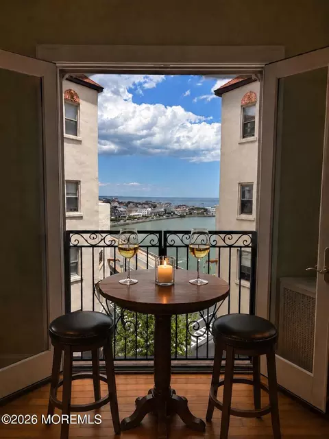400 Deal Lake Dr #8F, Asbury Park, NJ 07712