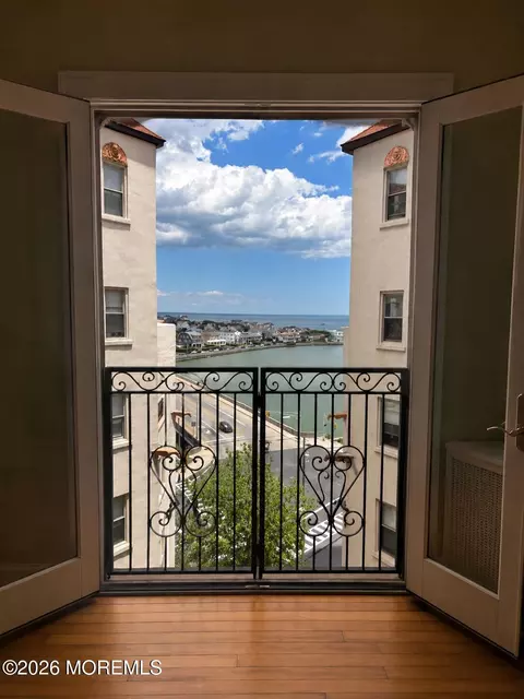 400 Deal Lake Dr #8F, Asbury Park, NJ 07712