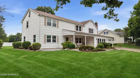 22 River Dr, Marlboro, NJ 07746