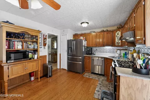 Kitchen - 69 E Connecticut Concourse, Jackson, NJ 08527 photo 1 of 2