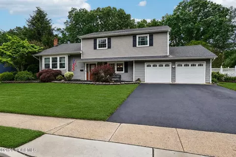 5 Sugarbush Rd, Howell, NJ 07731