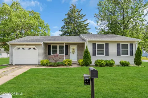 49 Chelsea Dr #73, Whiting, NJ 08759