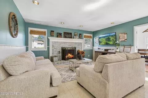 5 Lake Dr, Howell, NJ 07731