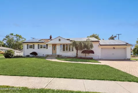 5 Lake Dr, Howell, NJ 07731