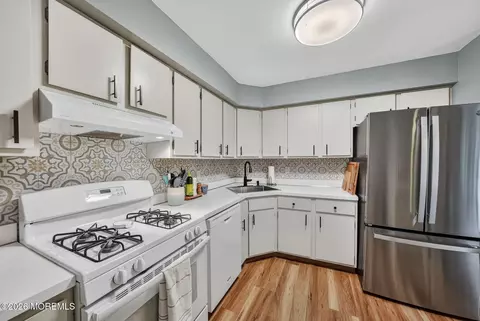 Kitchen - 90 Deptford Ct, Matawan, NJ 07747 photo 3 of 4