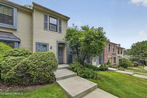 90 Deptford Ct, Matawan, NJ 07747