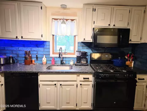 Kitchen - 1210 Taylor Ln, Forked River, NJ 08731 photo 2 of 5