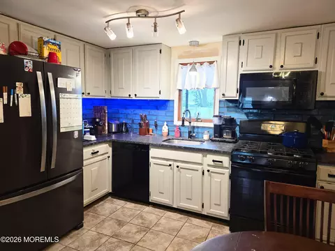 Kitchen - 1210 Taylor Ln, Forked River, NJ 08731 photo 4 of 5