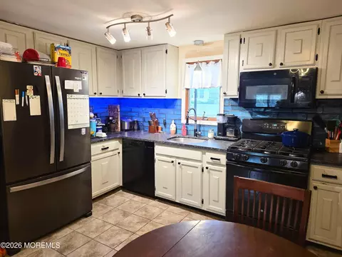 Kitchen - 1210 Taylor Ln, Forked River, NJ 08731 photo 5 of 5