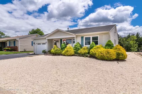 251 Westbrook Dr, Toms River, NJ 08757