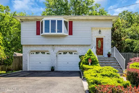 7 S Brook Dr, Milltown, NJ 08850
