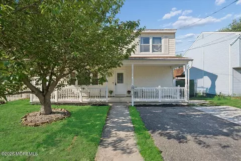 33 Monmouth Ave, North Middletown, NJ 07748