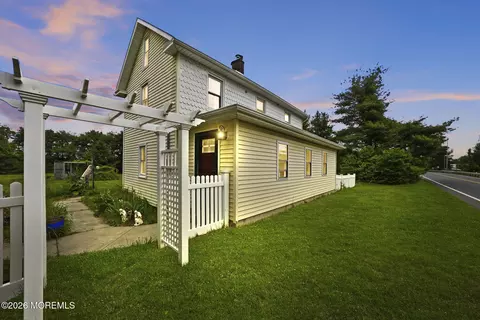 884 Monmouth Rd, Cream Ridge, NJ 08514