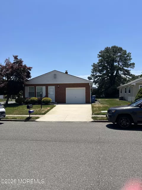 1 Vail St, Toms River, NJ 08757