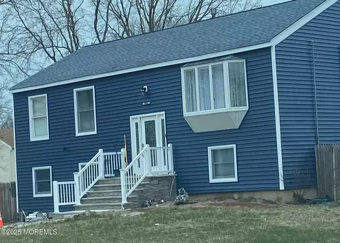 913 Revere Ct, Toms River, NJ 08753