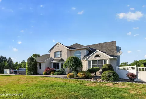 30 Tobi Ct, Freehold, NJ 07728