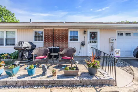 1013 Aberdeen Dr #B, Lakewood, NJ 08701