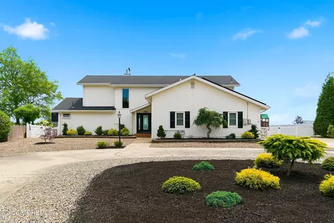 180 Country Club Blvd, Little Egg Harbor, NJ 08087