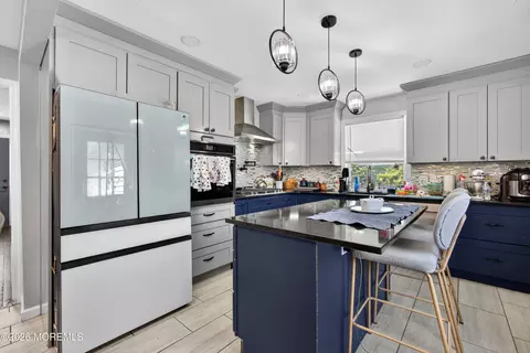 48 Bay Ave, North Middletown, NJ 07748