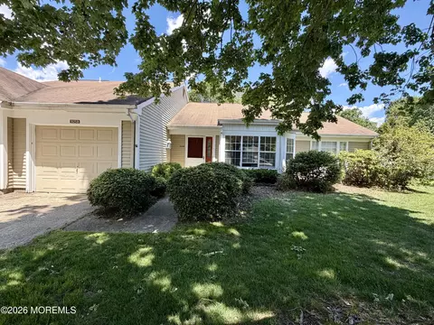 925 Liverpool Cir # B, Manchester, NJ 08759