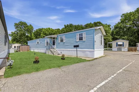 48 Pine Creek Vlg, Hazlet, NJ 07730