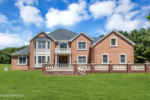 17 Diamond Hill Rd, Marlboro, NJ 07746