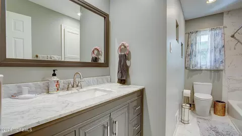 Bath - 1 Rustic Ln, Matawan, NJ 07747 photo 4 of 4